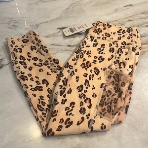 Fabletics Mila High Waisted Pocket Legging Size L NEW